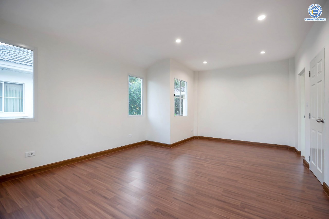 บ้านมือสองตกแต่งใหม่ โครงการ ชัยพฤกษ์2 ราชพฤกษ์-ติวานนท์ เนื้อที่ 54.4 ตร.ว. ฟังก์ชัน 3 ห้องนอน 2 ห้องน้ำ จอดรถได้ 2 คัน บรรยากาศเงียบสงบเป็นส่วนตัว สิ่งอำนวยความสะดวกมากมาย! บนทำเลศักยภาพ หน้าโครงการติดถนนใหญ่ เชื่อมต่อถนนราชพฤกษ์ ใกล้จุดขึ้นทางด่วน "ศรีสมาน"...